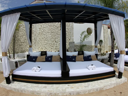 Vip pool beds